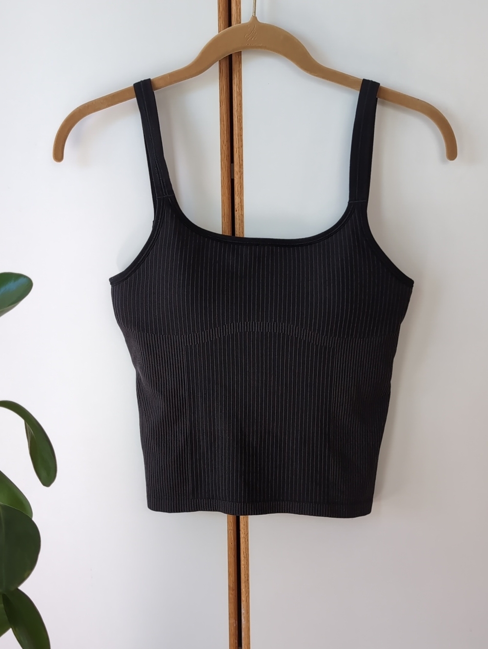 Lululemon Ebb to Street Scoop Neck Cropped Tank Top 6 Light Support B/C Cup